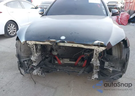 2017 Mercedes-Benz C 300 z USA, uszkodzony, nr VIN 55SWF4JB9HU188514